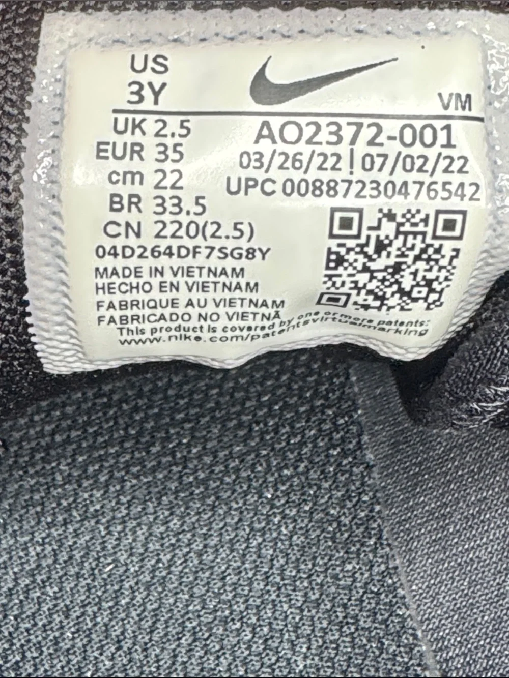 Nike Air Max 270c kids Black/White Athletic Sneakers size 3